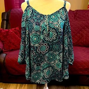 Peek a boo sleeved blouse